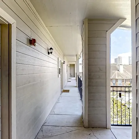 Midtown Retreat Apartment